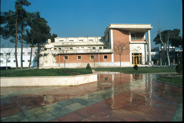 مرکز همایش‌های پاستور تهران in Tehrān