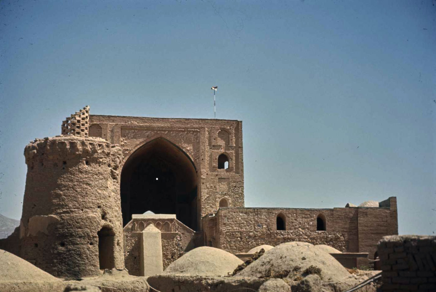 Gunbad-i Pir-i Bakran in Linjan