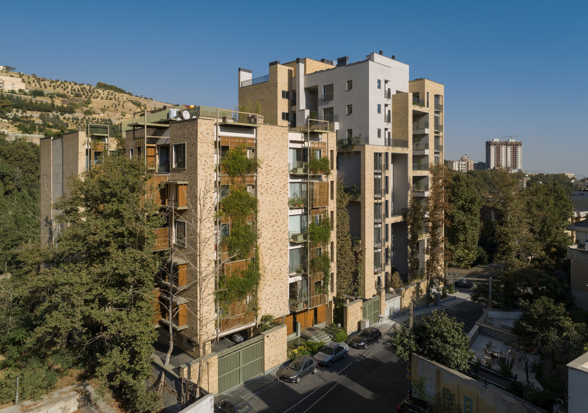 ساختمان مسکونی کنارود in تهران