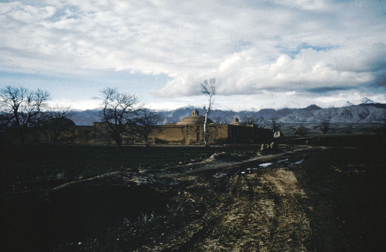 Karvansara-i Yingi Imam in Yingi Imam