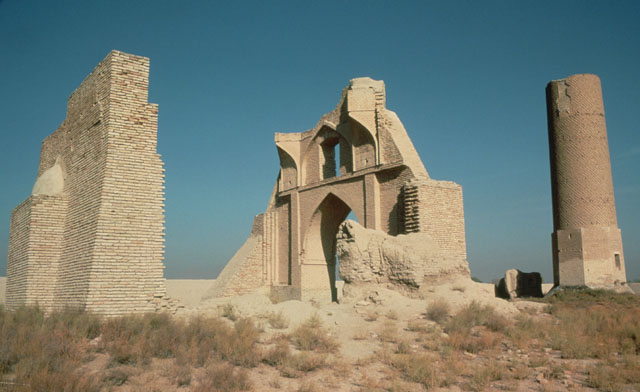 Gar Minaret and Mosque in Gar