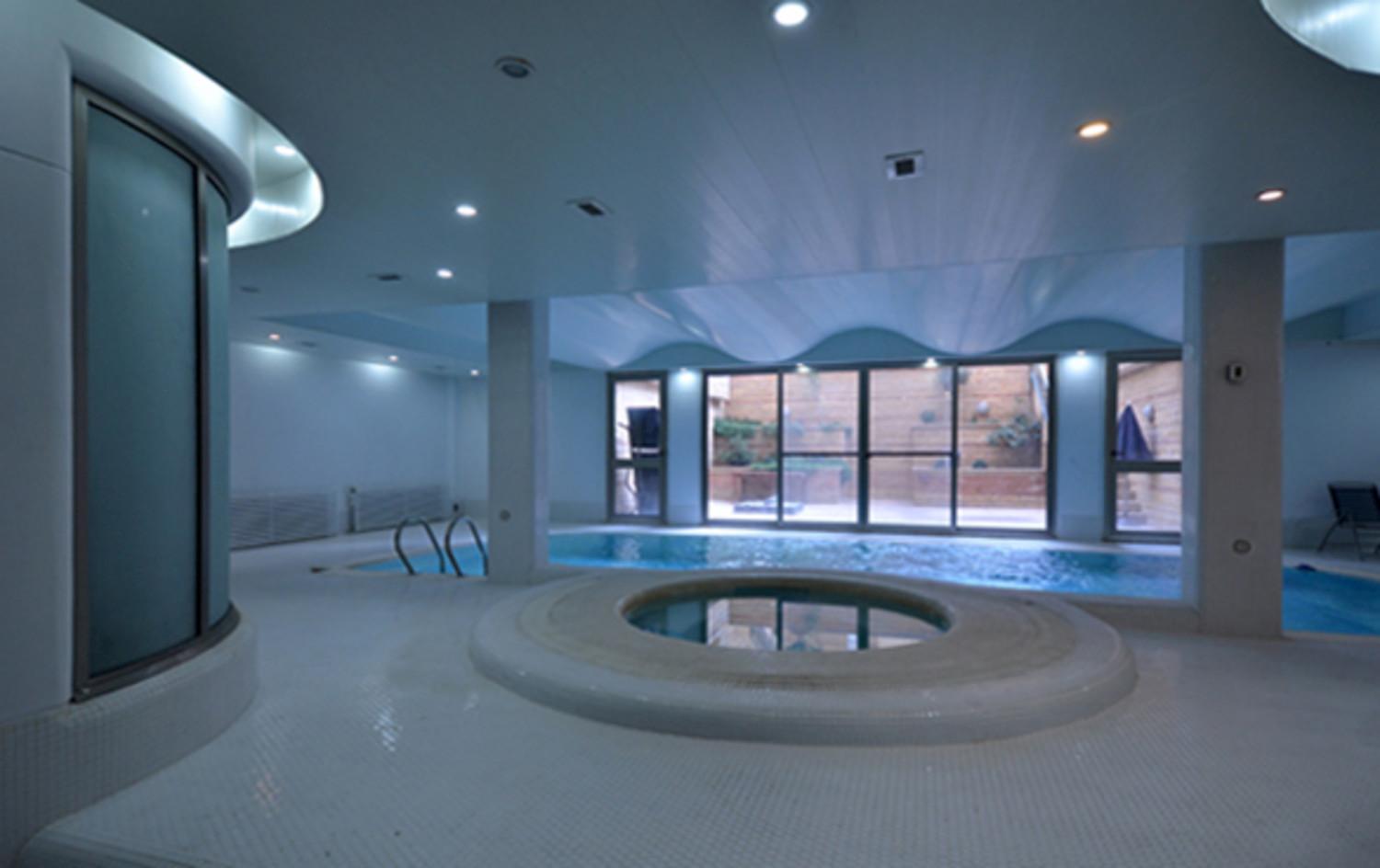 Babak Residential Building in Tehrān