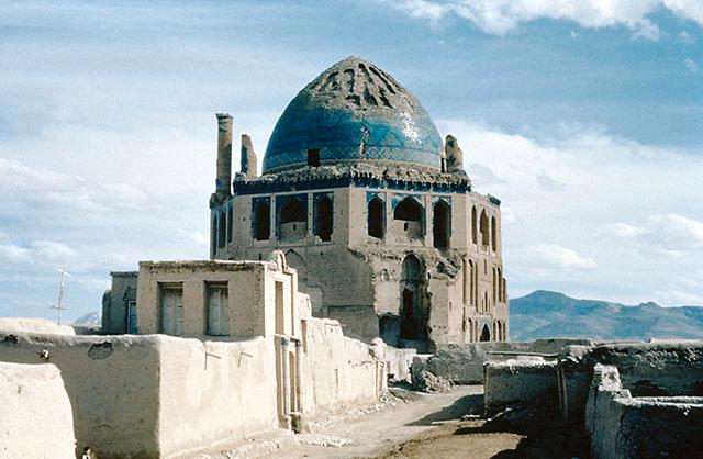 Gunbad-i Uljaytu in Sultaniya