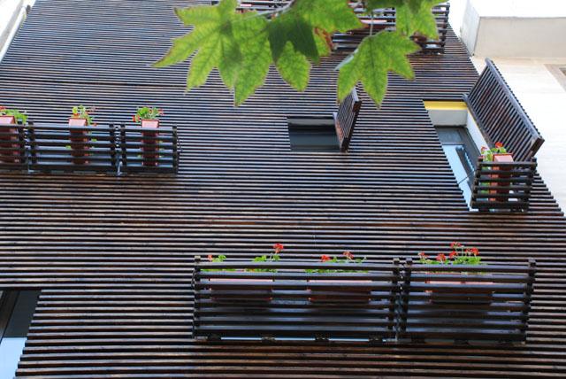 Dowlat II Residential Building in Tehrān