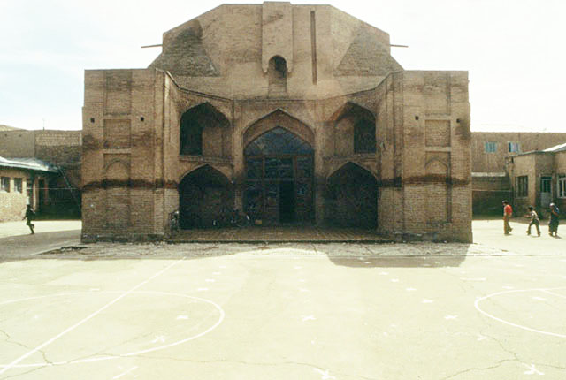 Masjid-i Haydariyya in Qazvin
