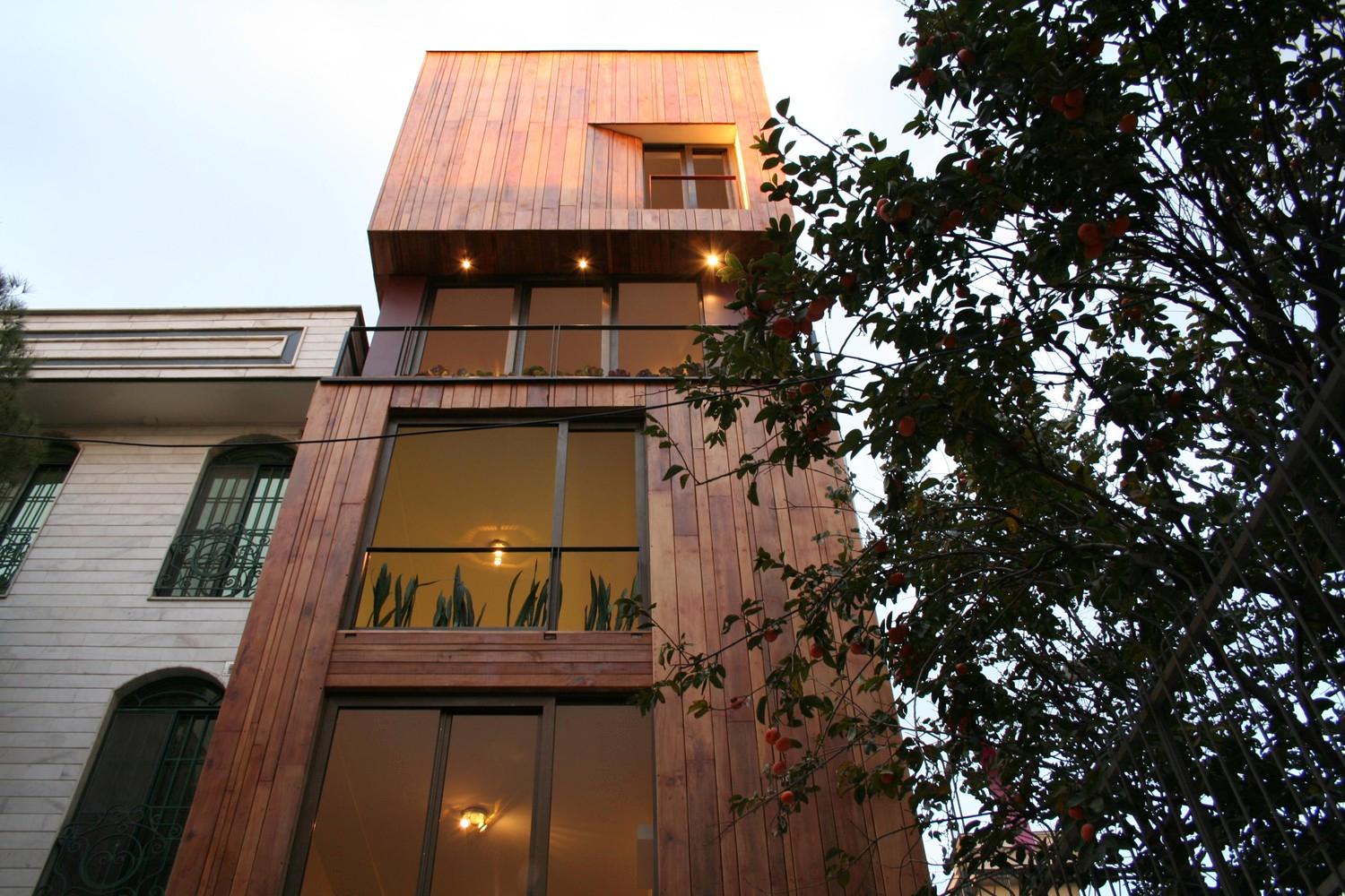 Dowlat I Residential Building in Tehrān