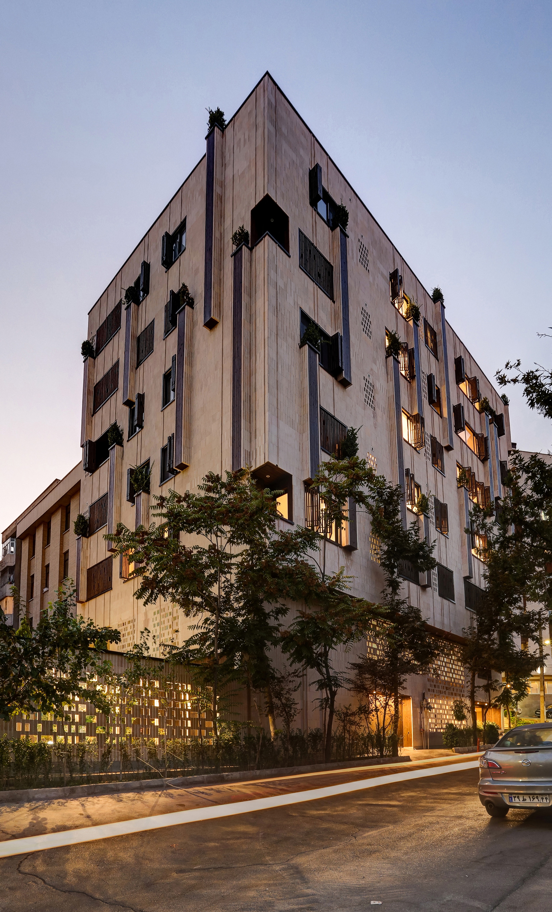 House with a Green Neighbourhood in Tehran