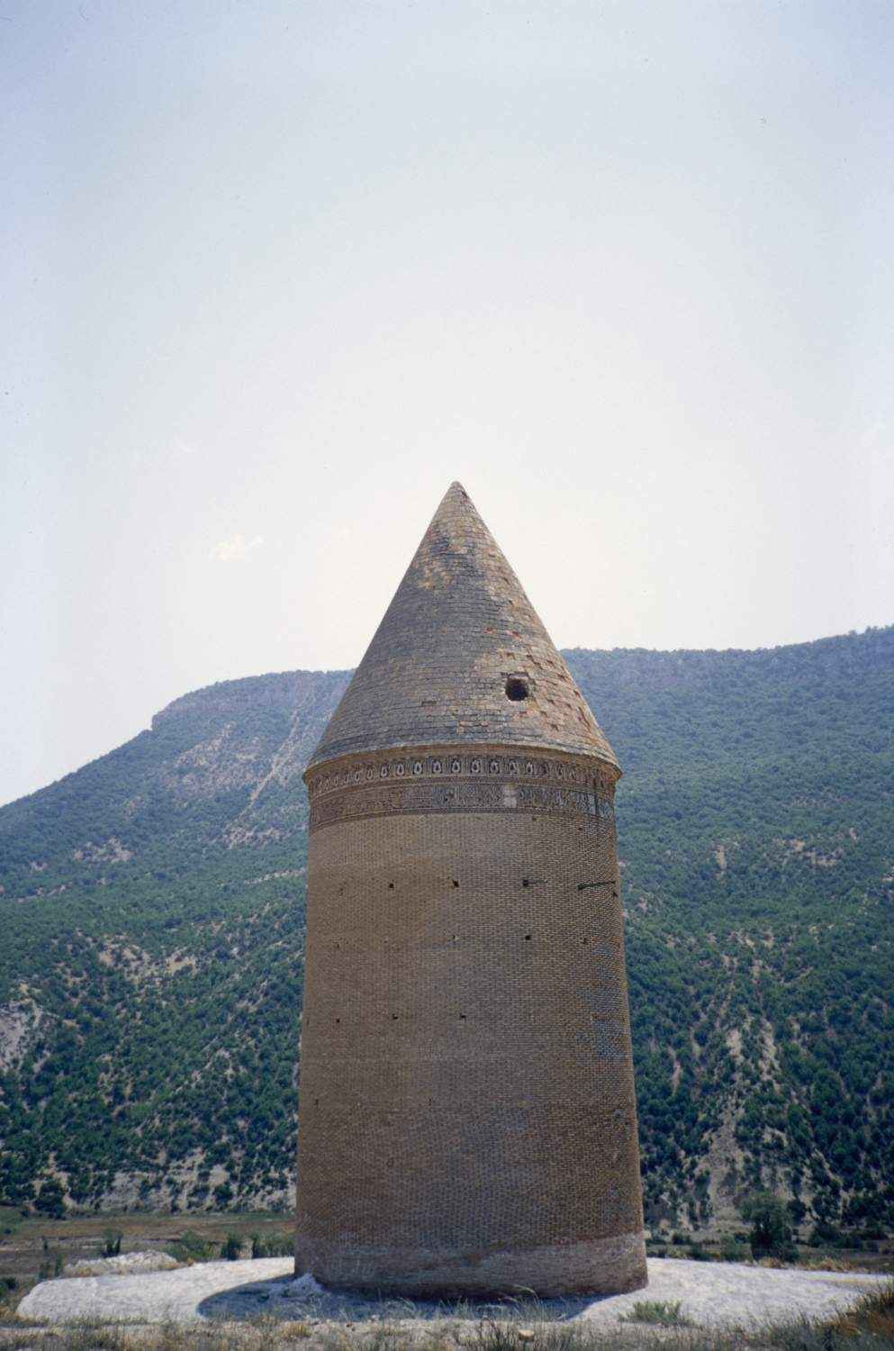 Mil-i Gharb Radkan in Radkan