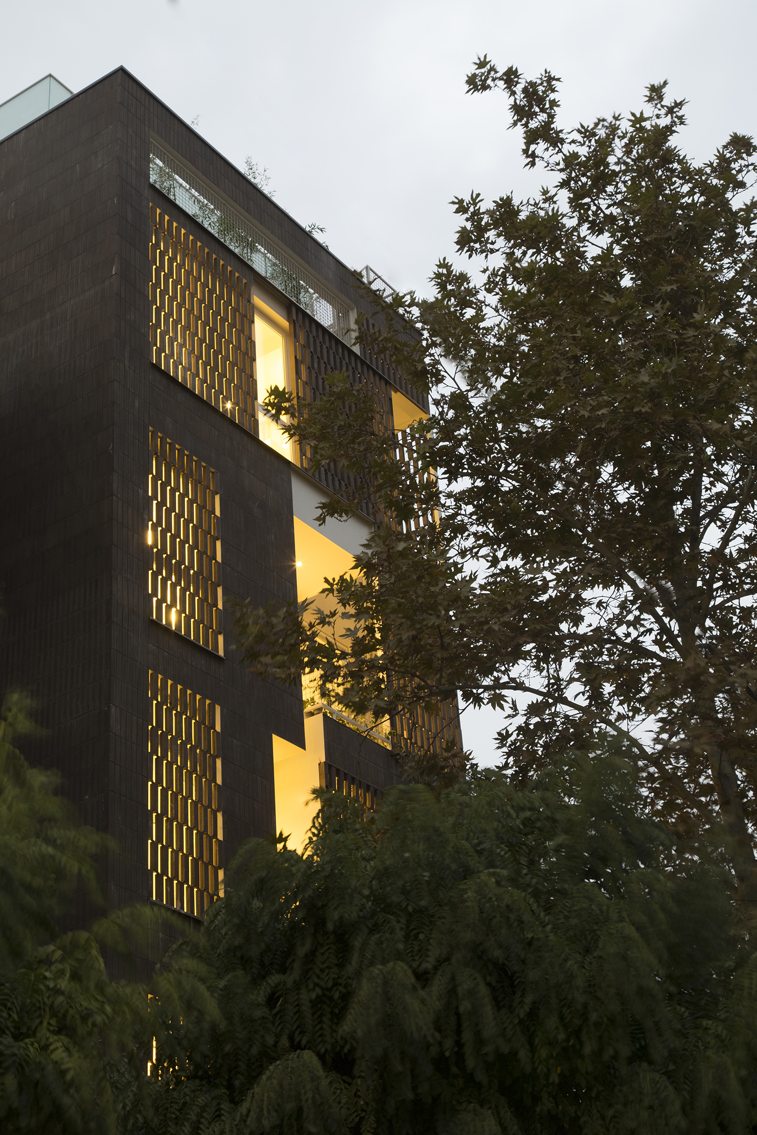 ساختمان مسکونی ایلخانه in تهران