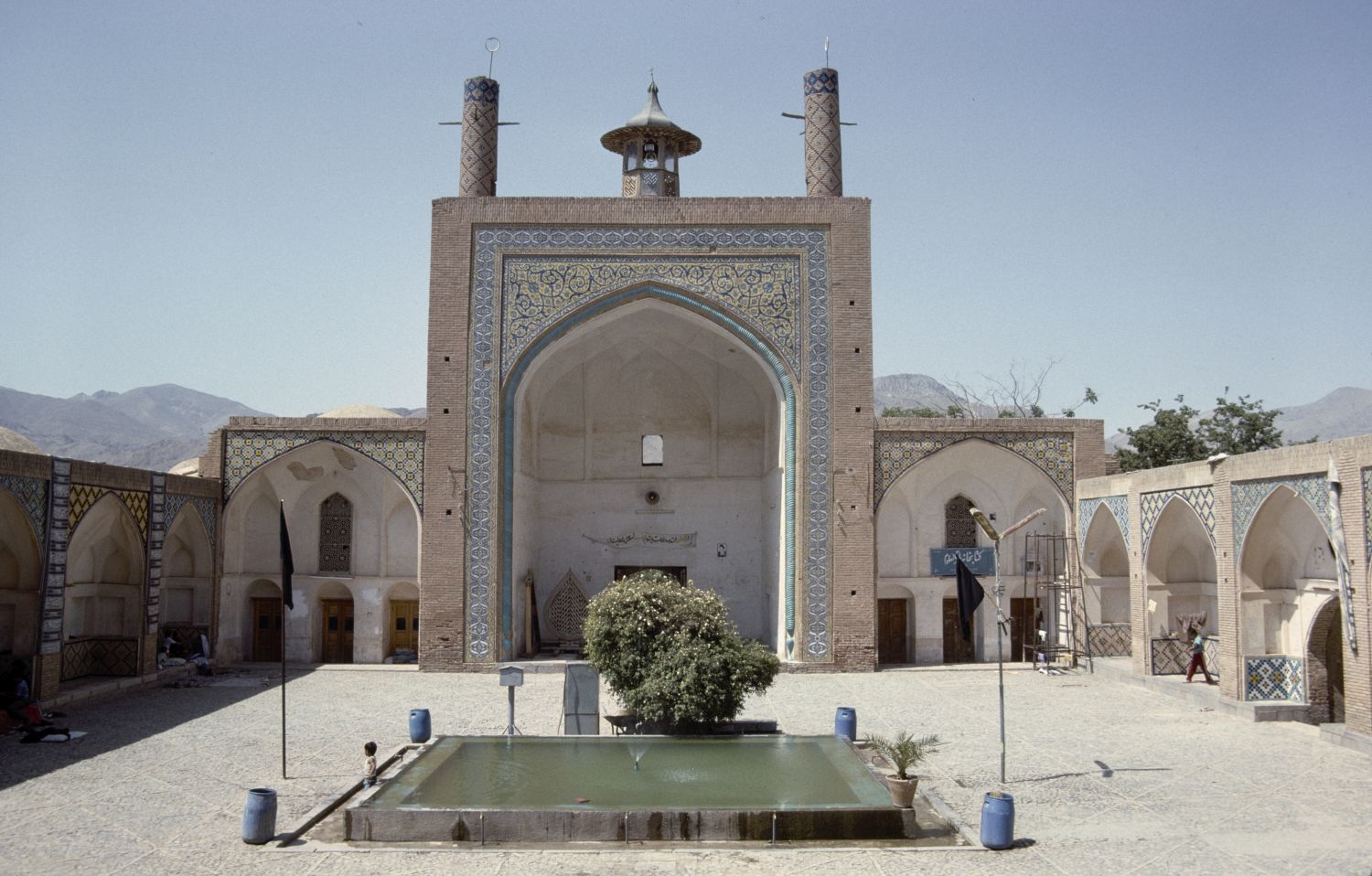 Marqad-i Sultan 'Ali ibn Imam Muhammad Baqir in Mashhad-i Ardahal