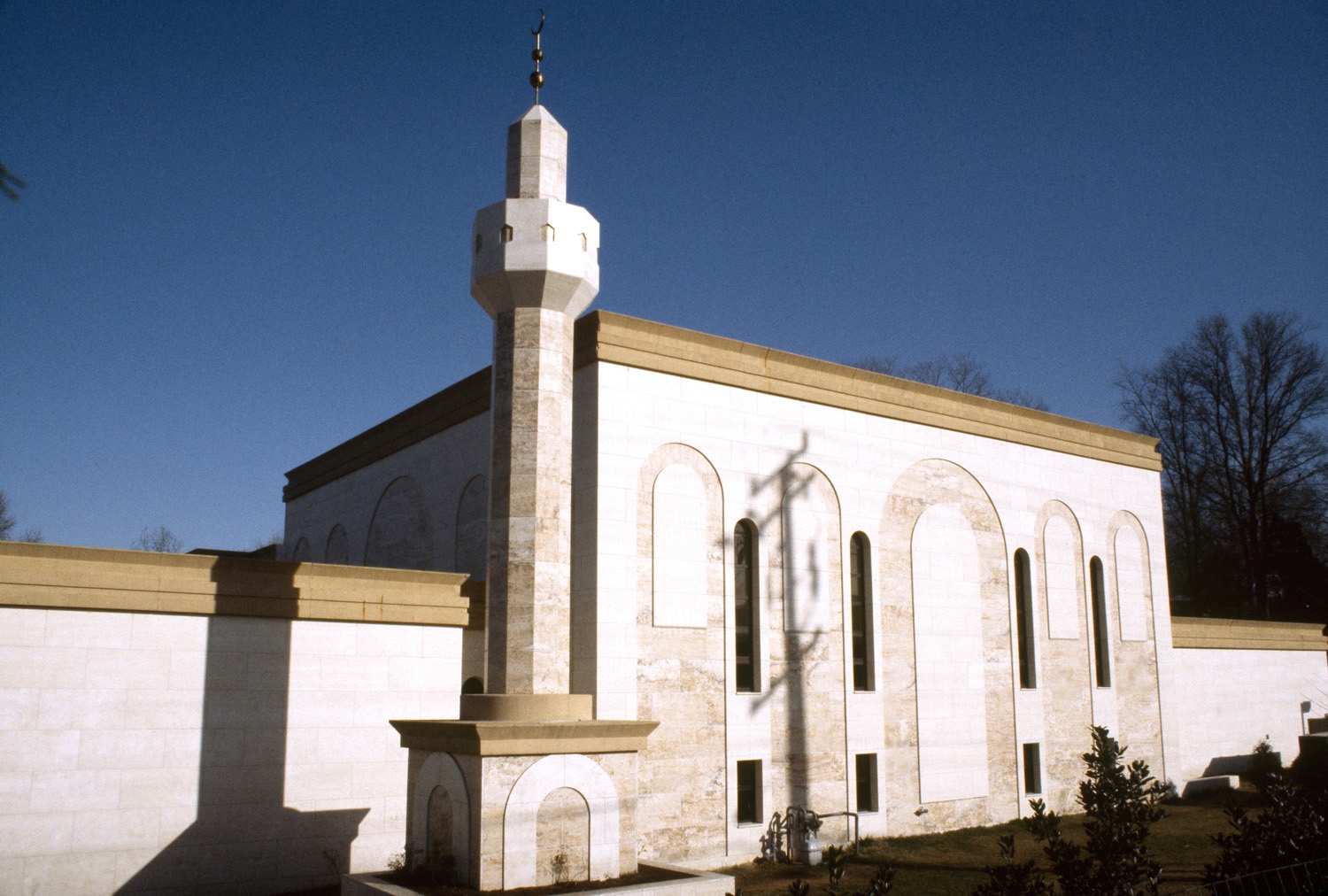 Dar Al-Hijrah Islamic Center in Falls Church