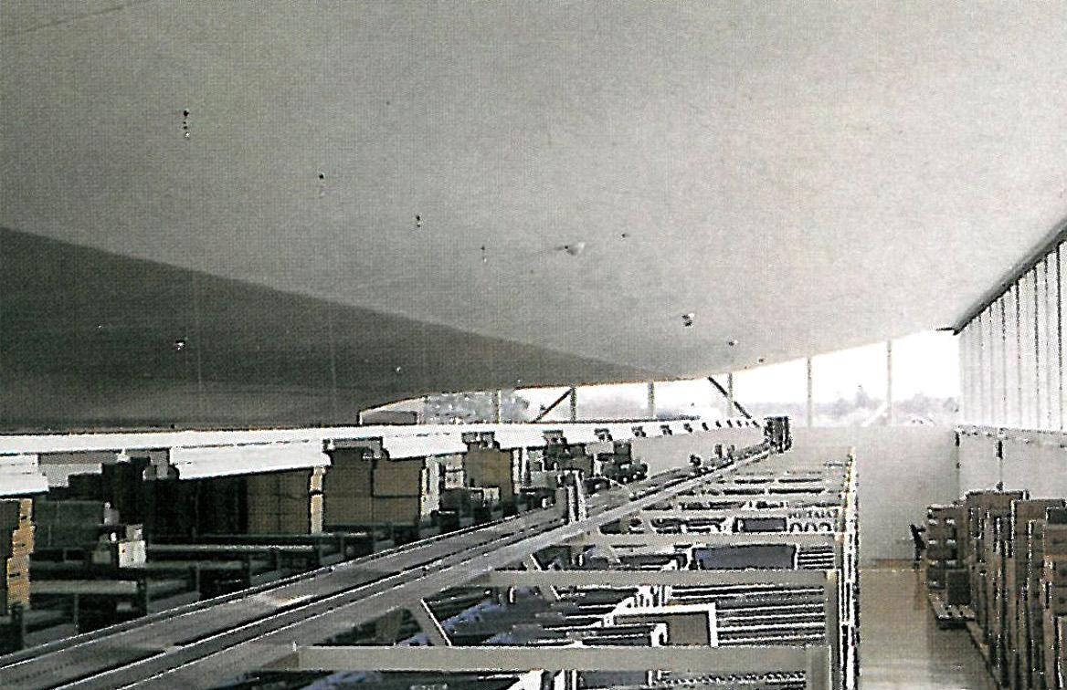 Central Offices and Warehouse of a Pharmaceutical Company, Maribor — a distribution corridor in the warehouse