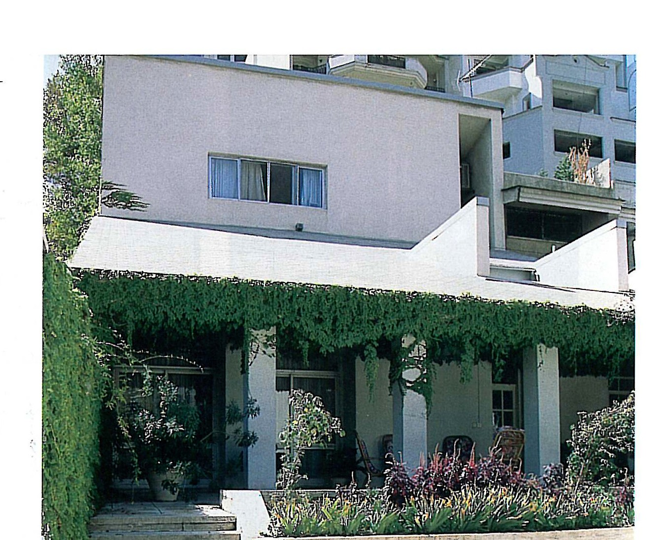 ایرج کلانتری و تجربه‌های امروزی کردن معماری مسکن