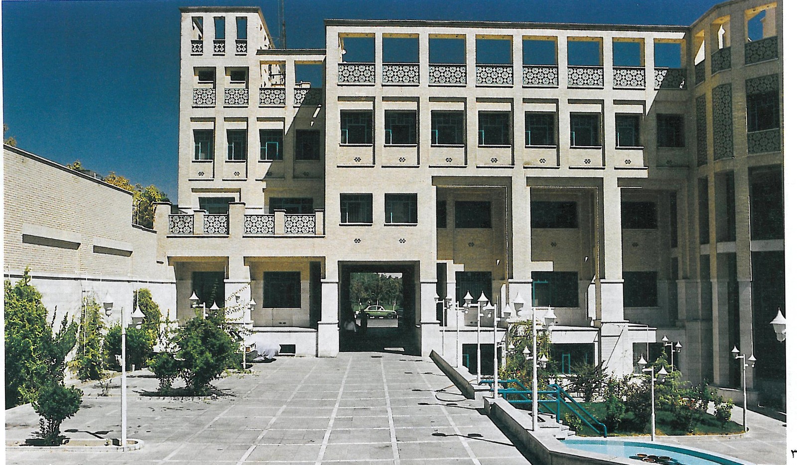 نمای جنوبی مشرف به حیاط