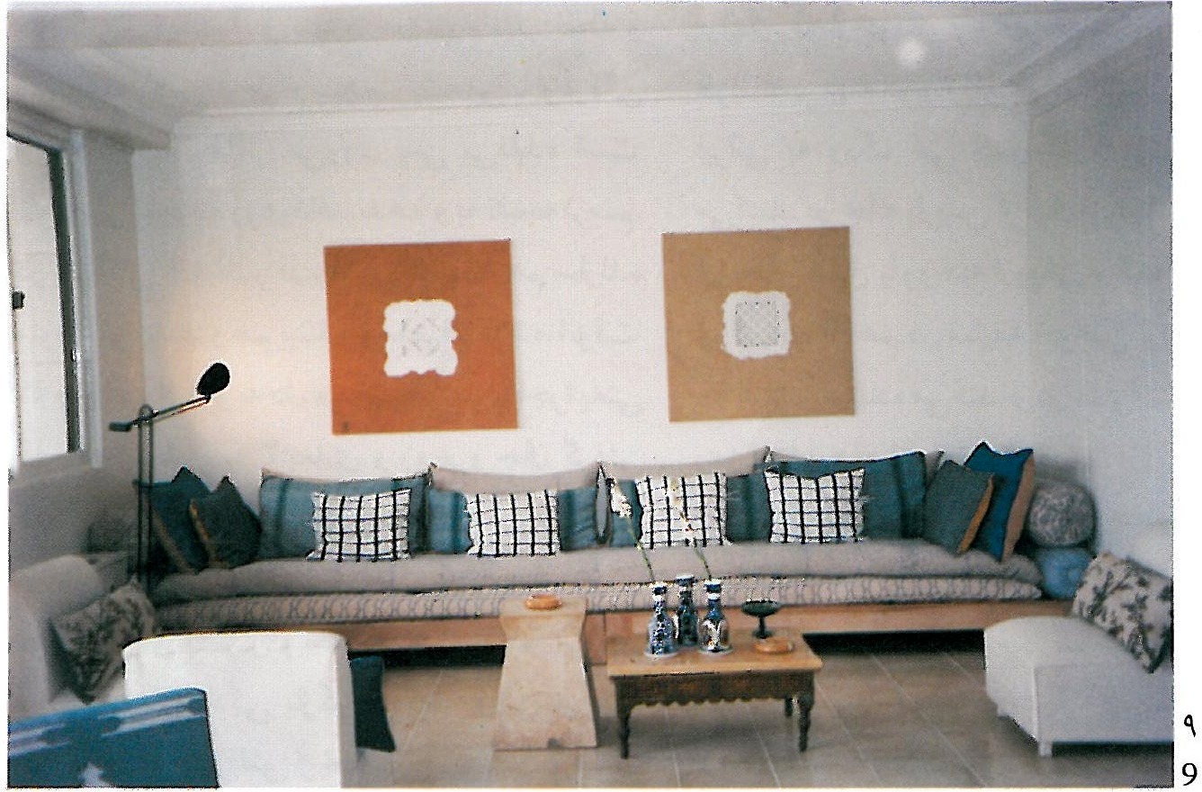 Isfahan house, wall-to-wall takht and Kalantari paintings