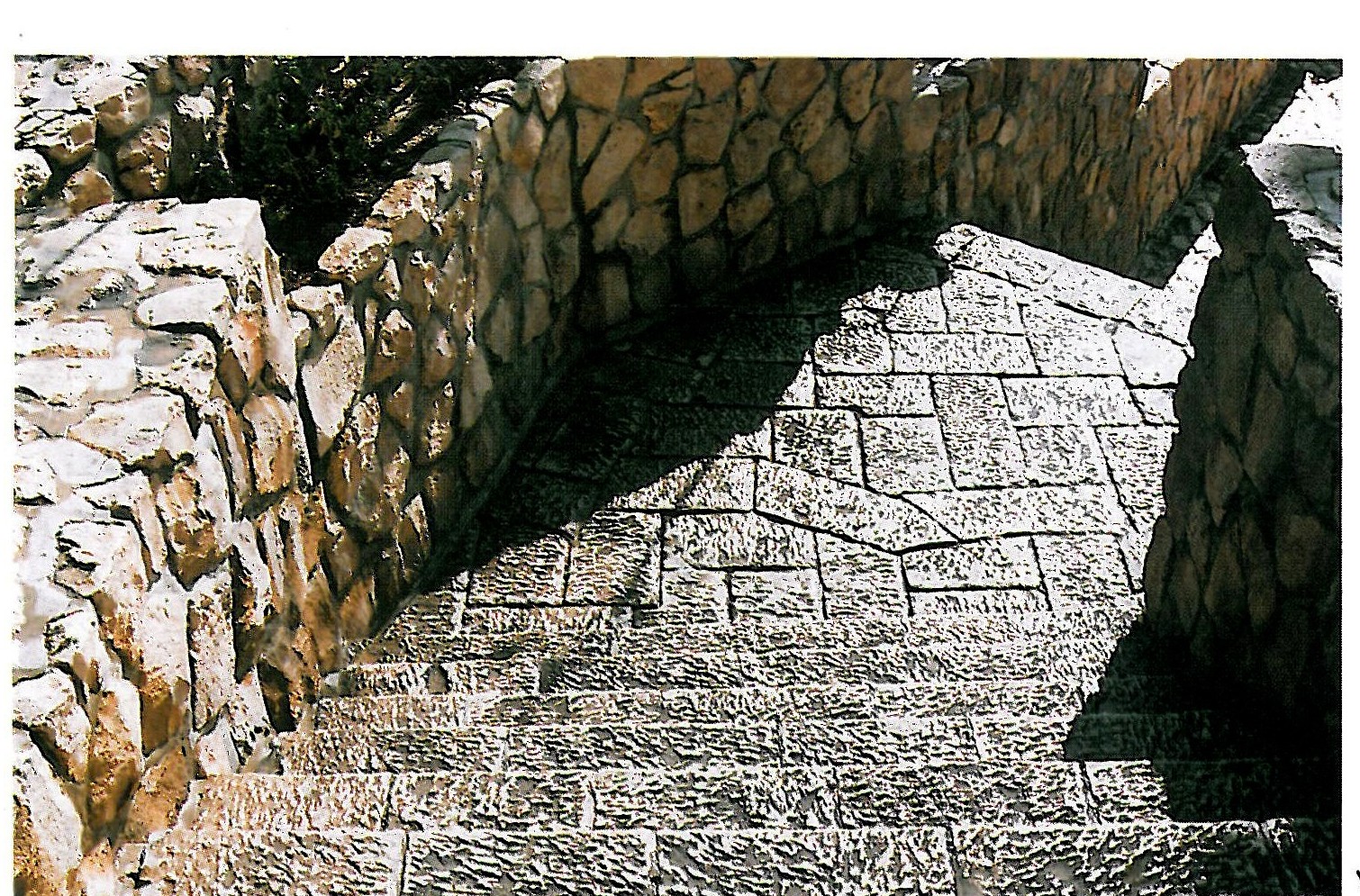 یکی از پلکانهای پارک خواجو