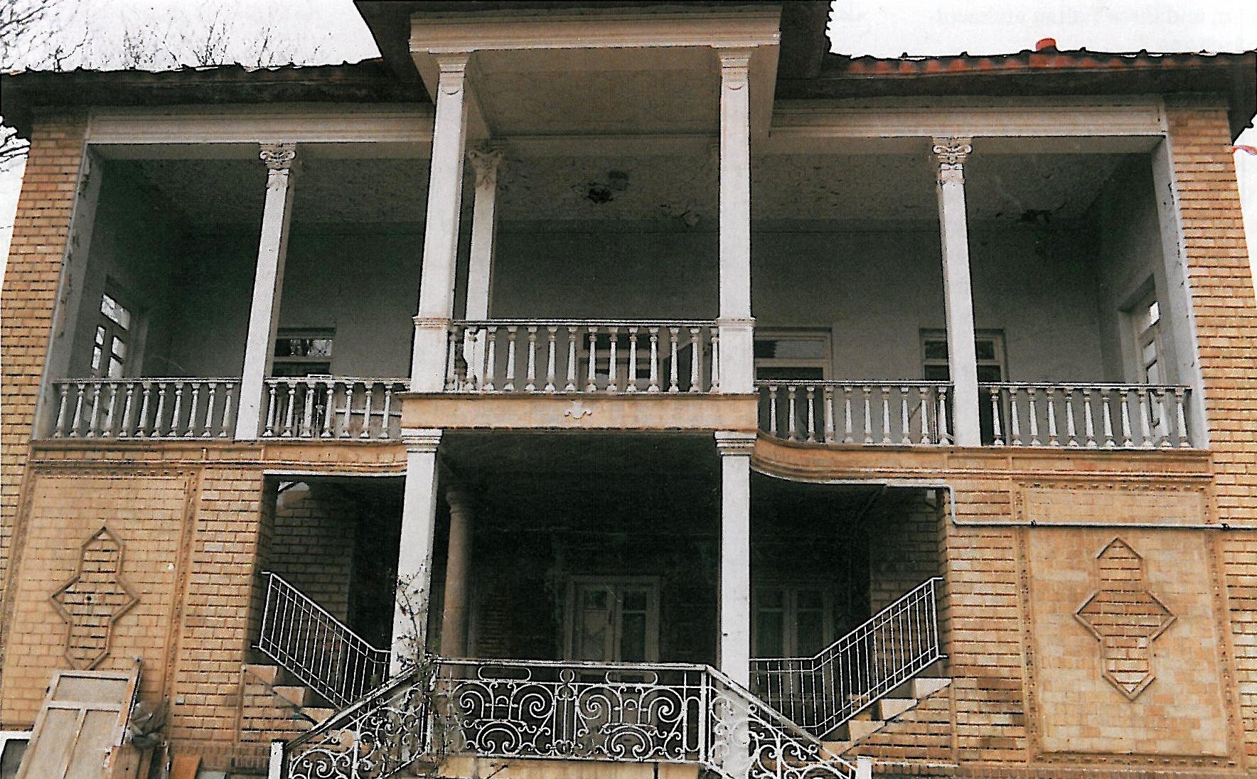 Main facade before remodeling