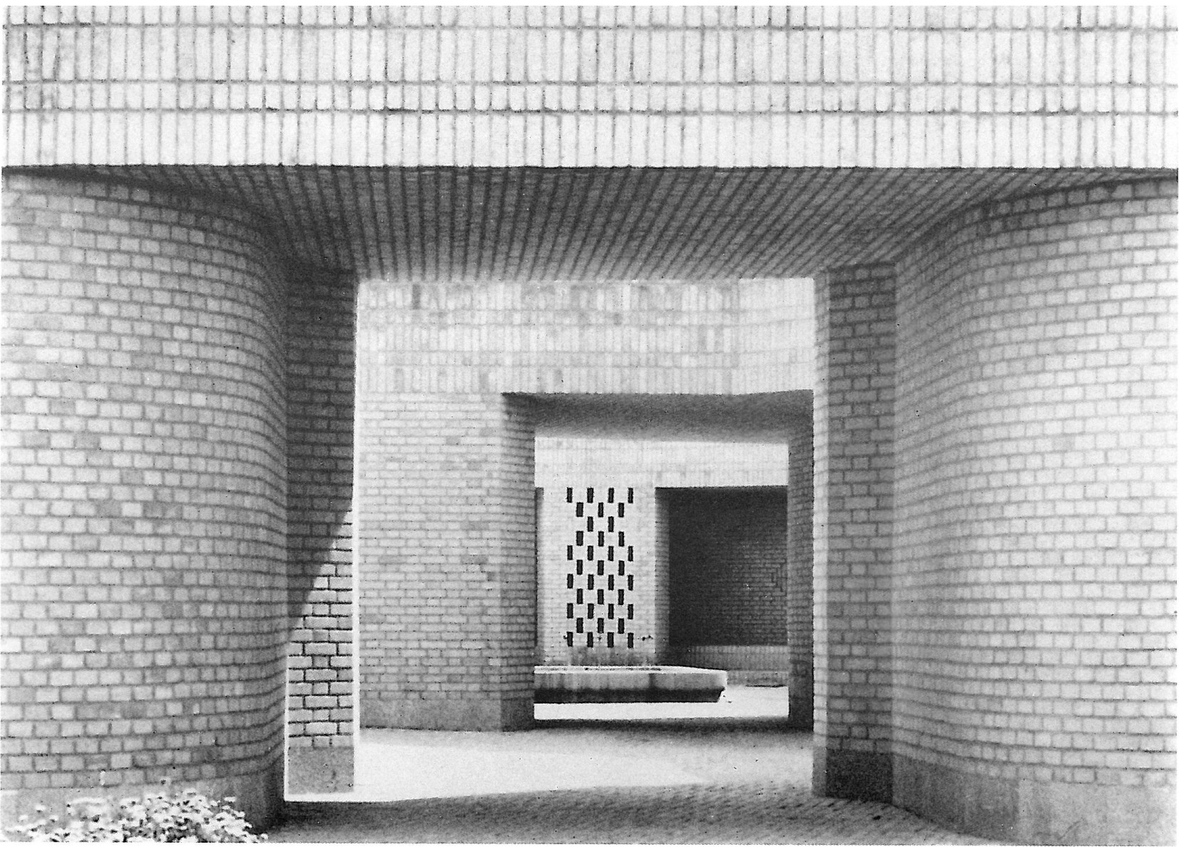 Brick interior of the Mosque at Jondi-shapur University with its triple-pointed-arch portal