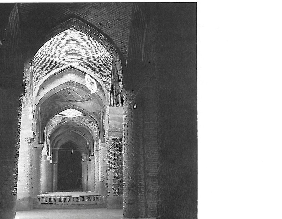 The northern shabestan: the corridor leading to the earthen dome (Taj al-Mulk). (Photo by Houman Sadr.)