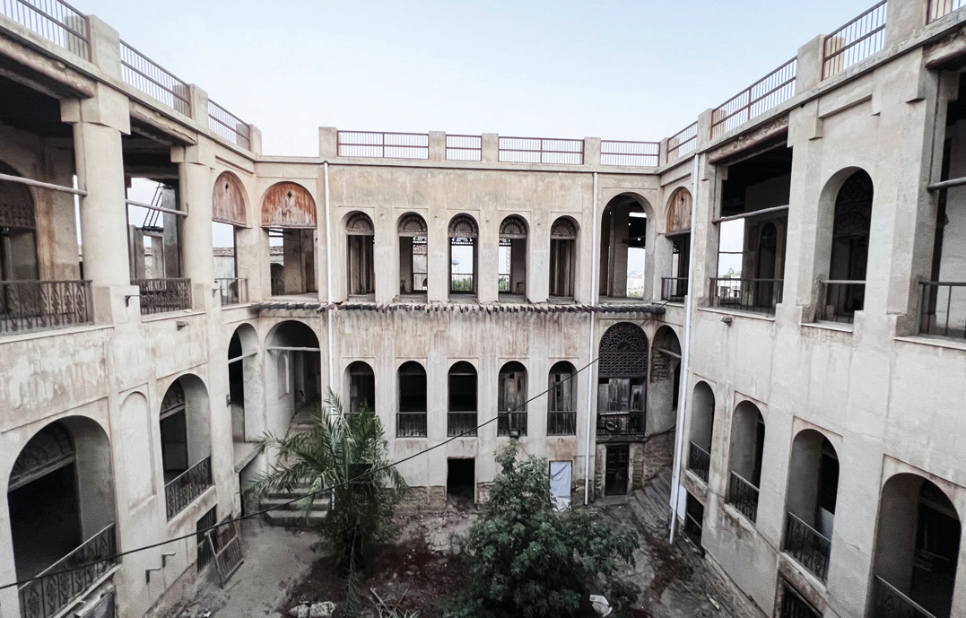 Suspension in Bushehr Edifices: Haj Raeis Edifice