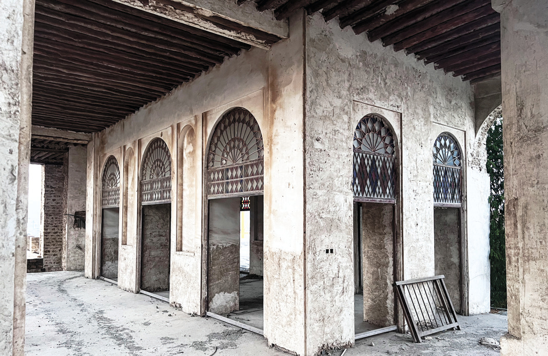 Windows of the andaruni with fan-shaped geometric lattice arches