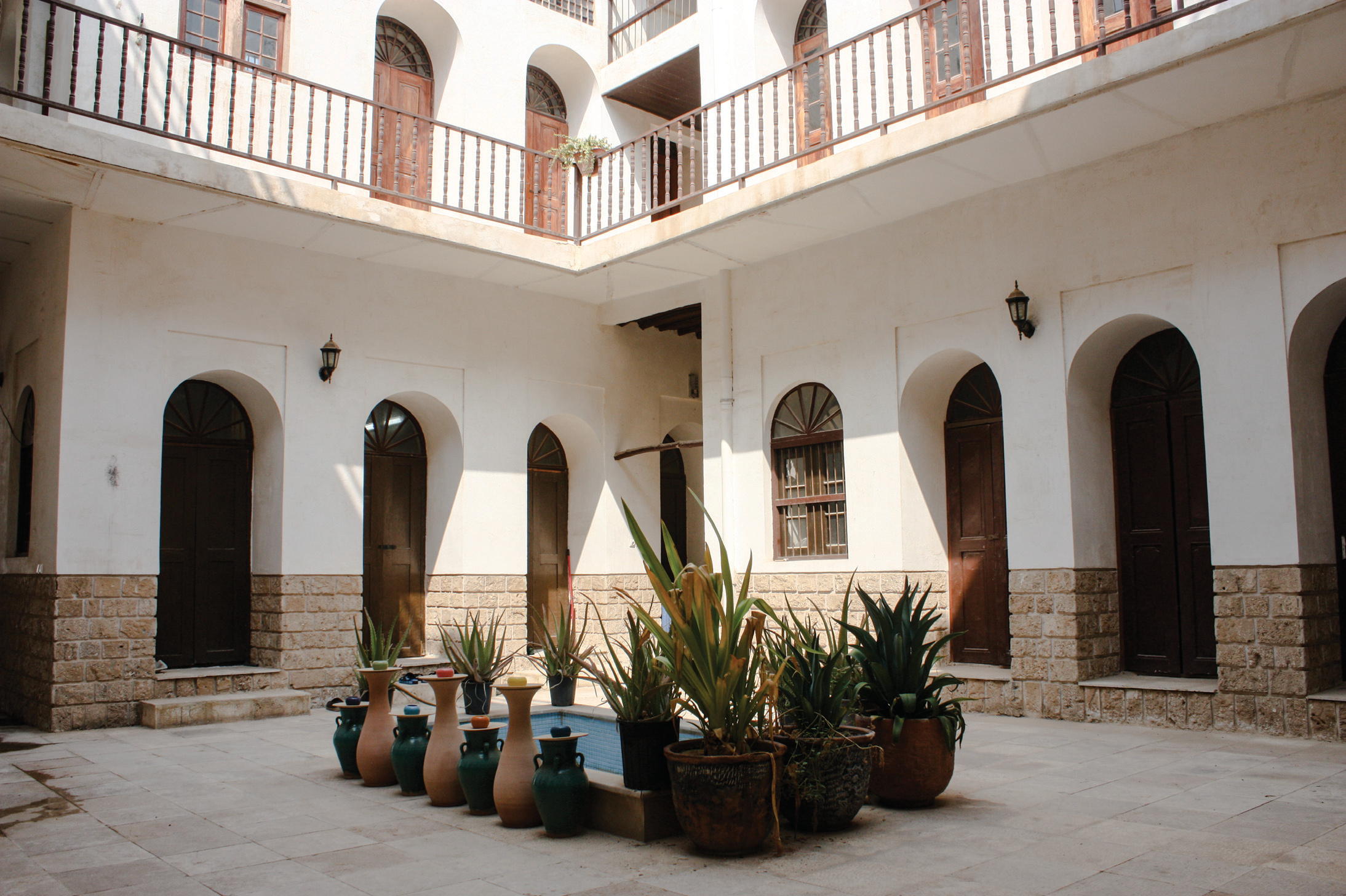 Rashidi Edifice courtyard with arches and shanashir balconies