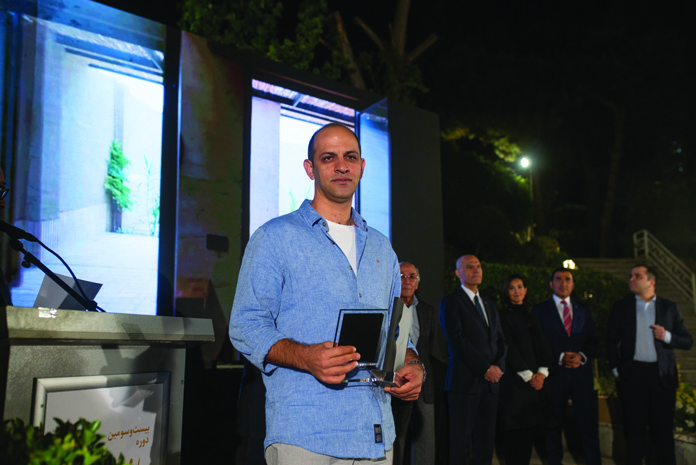 دریافت‌کننده جایزه در مراسم بیست‌وسومین دوره جایزه معمار