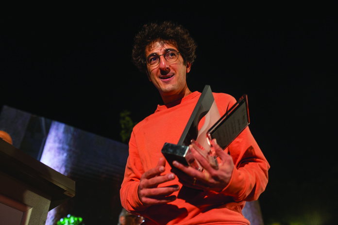 دریافت‌کننده جایزه در مراسم بیست‌وسومین دوره جایزه معمار