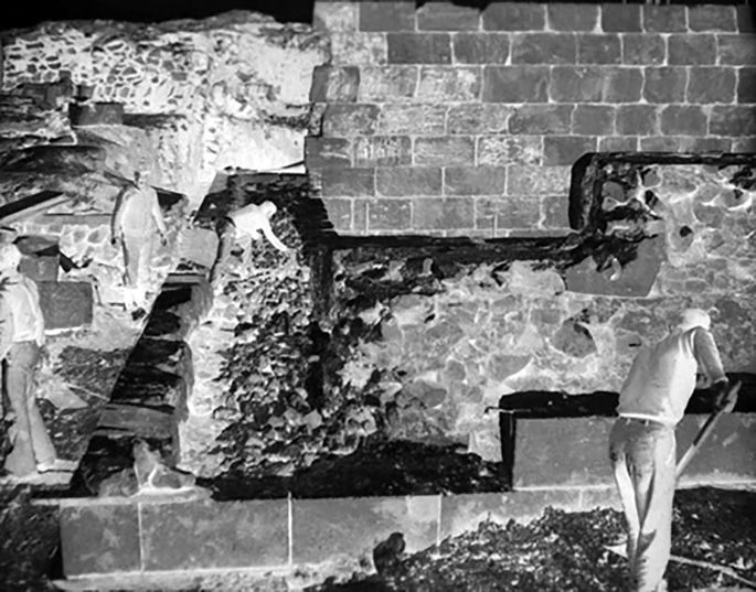 Archival photograph of archaeological excavation workers at the Bishapur Anahita temple site