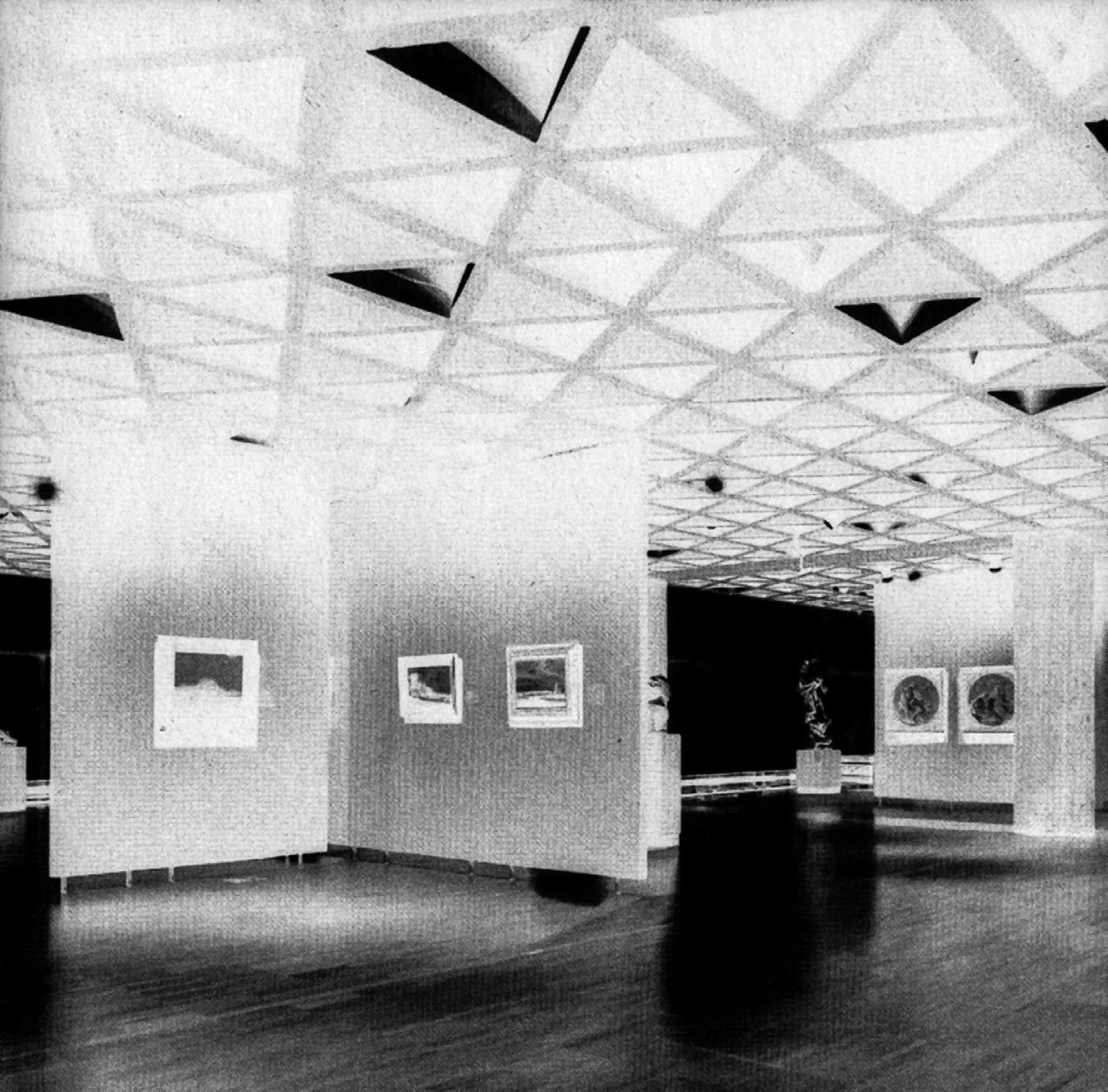 Black-and-white view of the Yale Art Gallery ceiling showing the three-dimensional interlocking tetrahedral concrete truss structure designed by Louis Kahn