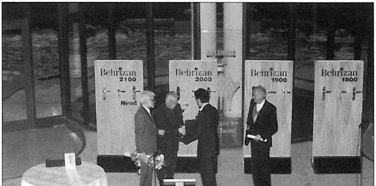 Award presentation at the 1st Grand Memar Award ceremony with Behrizan Company sponsor banners