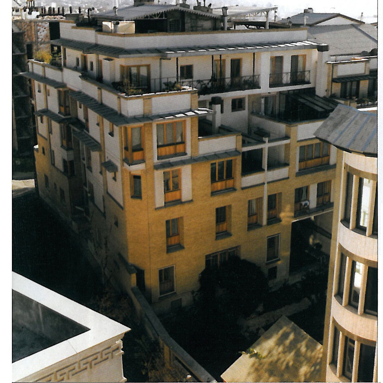 Jury Selection: Heshmoneh Residential; Dezashib House, Tehran — Faramarz Sharifi