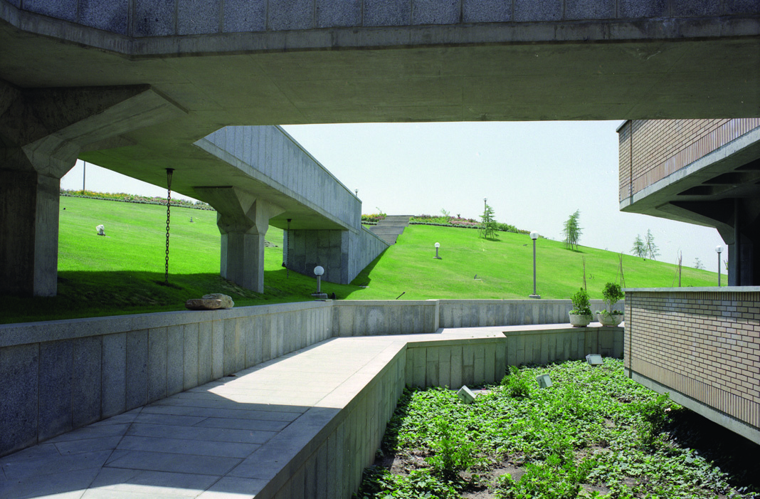 Green roof terraces and landscaped slopes of the National Library