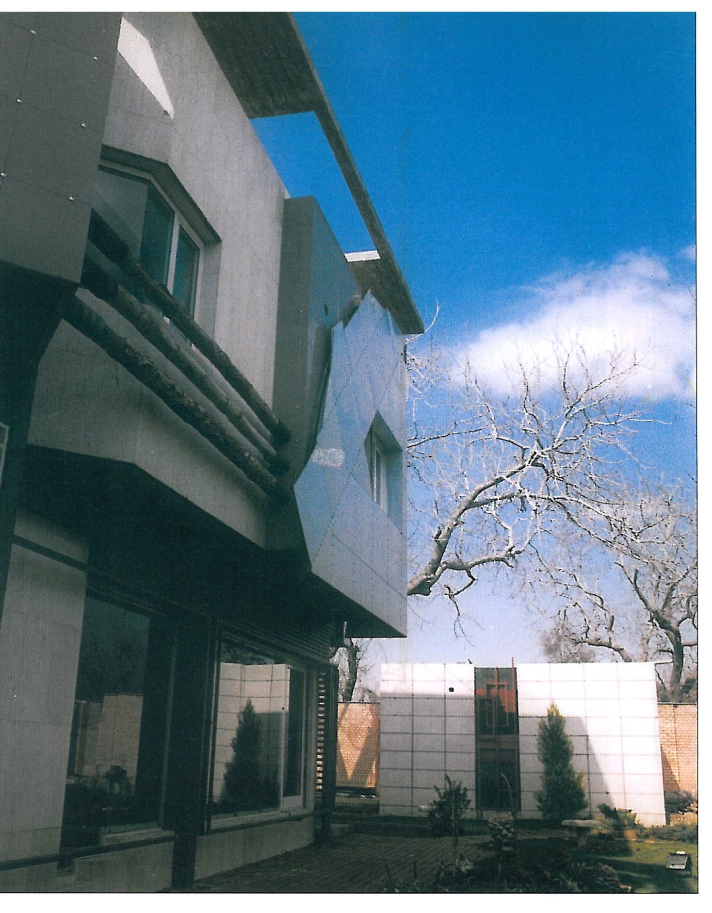 Sadri Residence, Isfahan — Mohammad Reza Ghane'i and Ali Sheykholeslam (1st place) — overall view with the landscaping