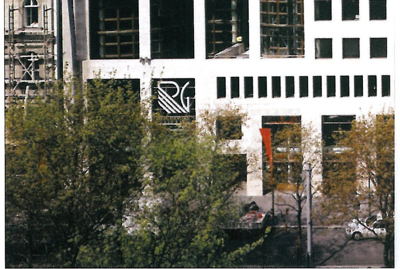 Fig. 15 (b) — Austrian Travel Agency, interior with palms and pavilion