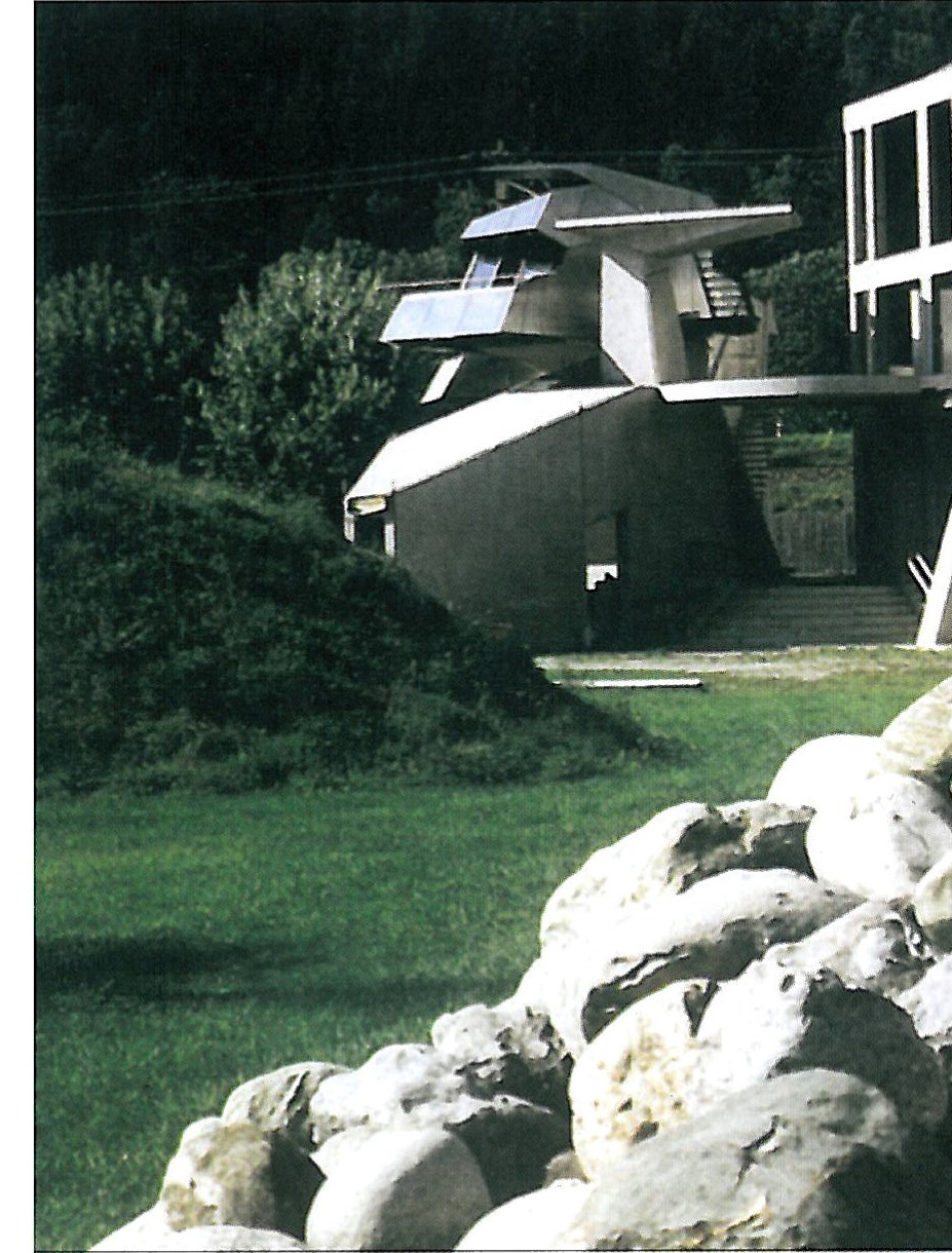 Fig. 19 (a) — Wilhelm Holzbauer, Kärntner Ring office-and-retail complex, Vienna, 1987-93