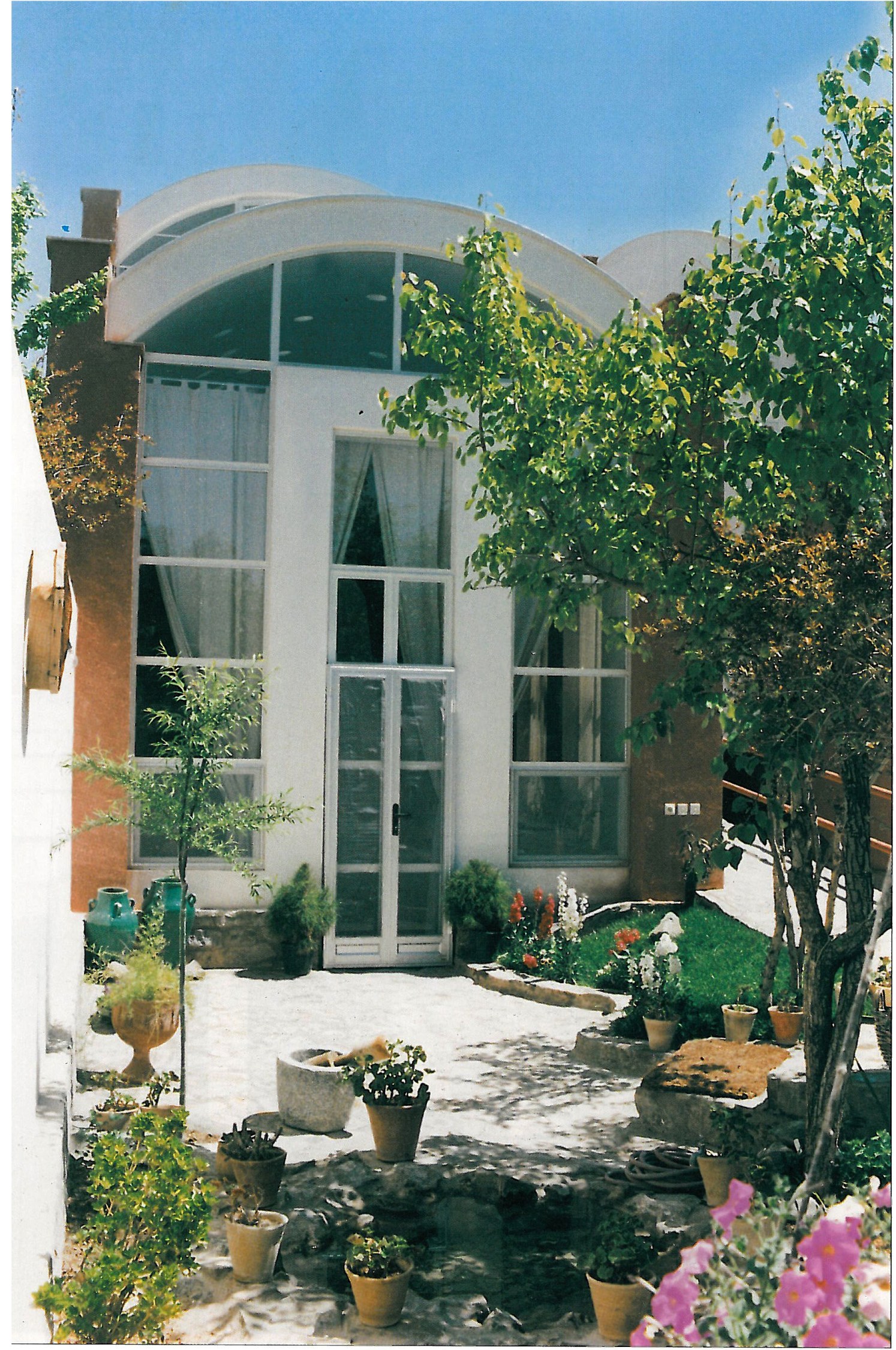 View of the prize-giving ceremony on 27 Dey 1381 (17 January 2003) at the House of Artists