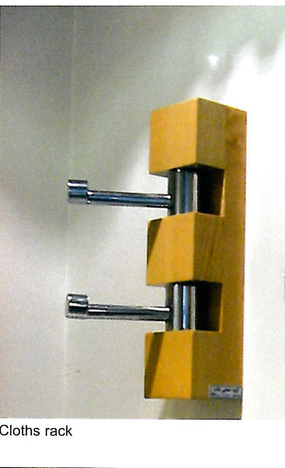 Office on the second mezzanine, square modules and minimum furniture