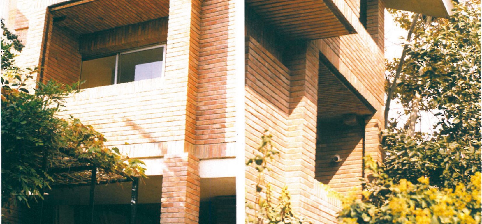 Exterior brickwork detail of the Zaferanieh house