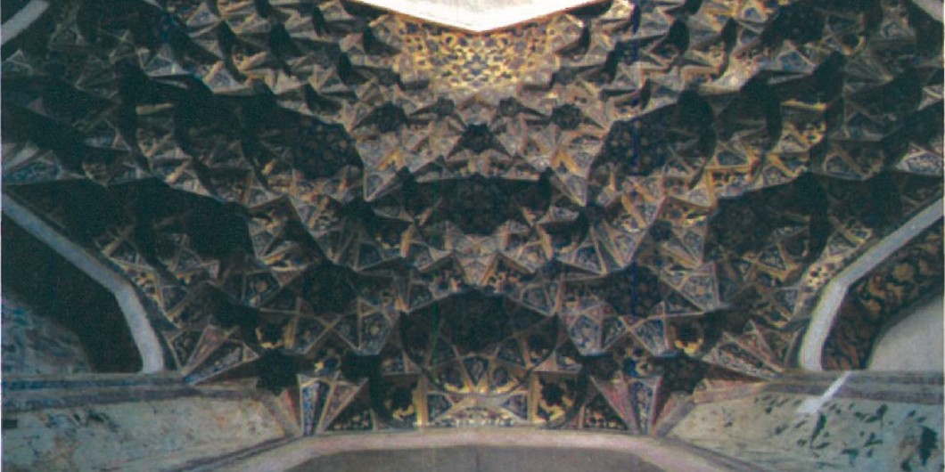 Muqarnas of the throne-room ceiling, with branching stalactite cells radiating from a central rosette