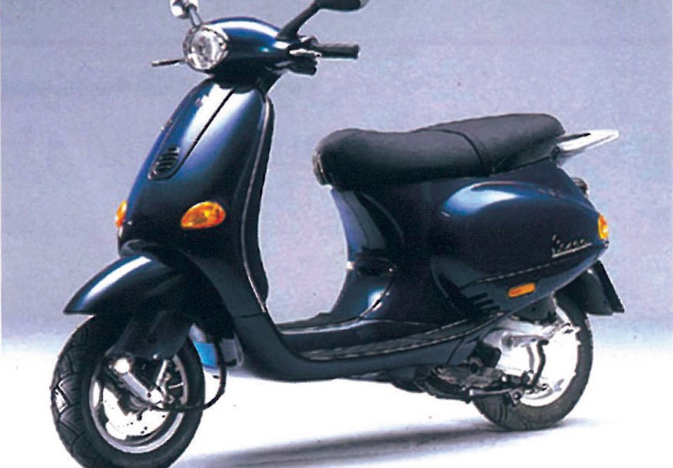 Dark-blue Vespa ET4 scooter shown in three-quarter view, the new model in the ET4 series