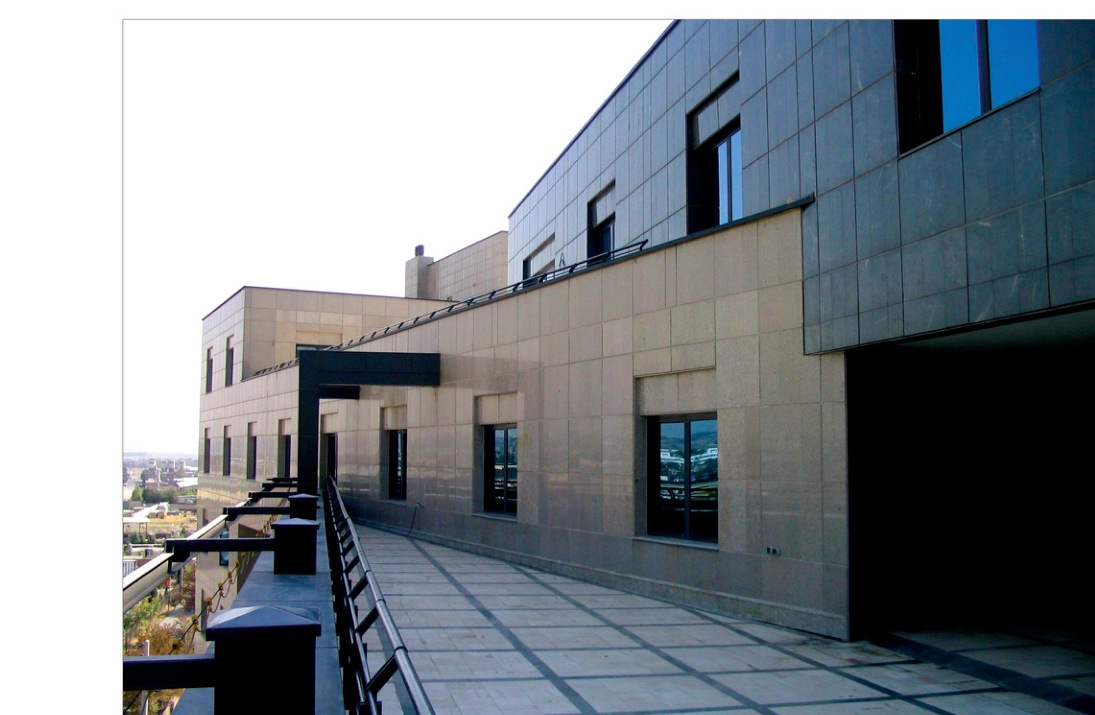 ساختمان اداری مرکزی کرمان خودرو in تهران