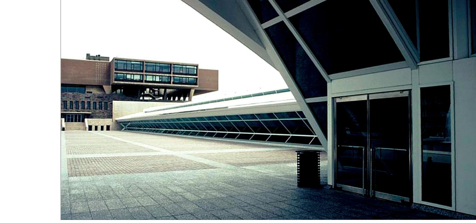 The new pavilion, with Eero Saarinen's original 1957 building beyond.