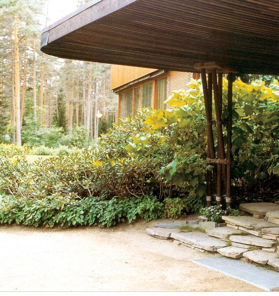 The main entrance: the canopy on its cluster of slender columns and the stone-paved path.