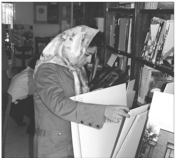 Negar Hakim reviewing submissions at the 6th Memar Award