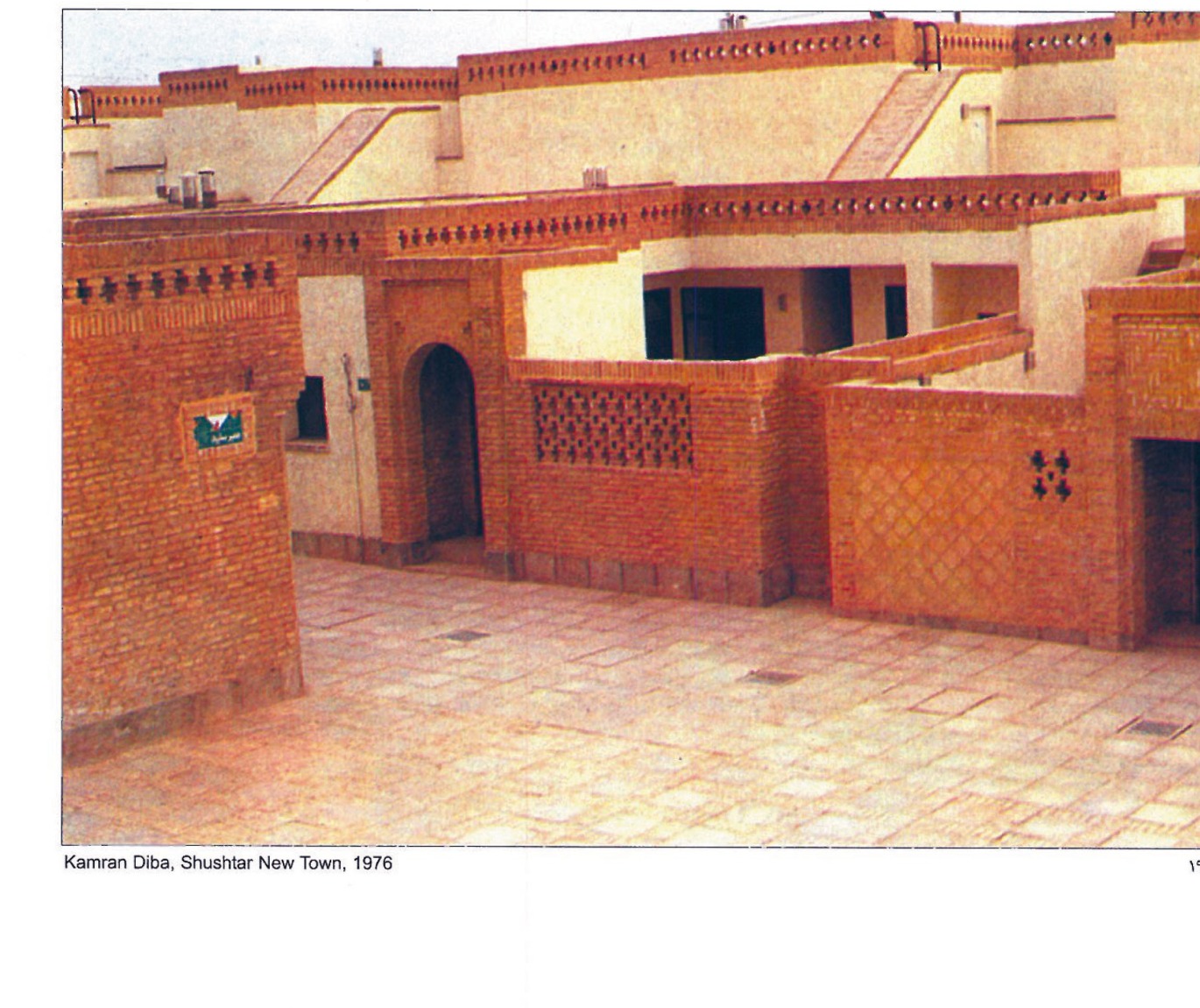 دو رهیافت در معماری مدرن پیش از انقلاب در ایران