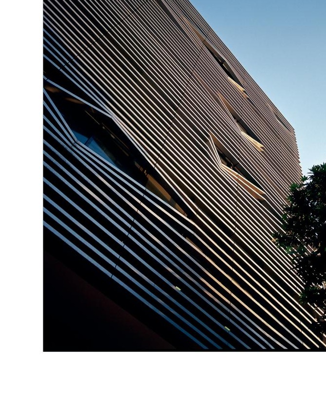 ساختمان اداری خیابان مطهری in تهران