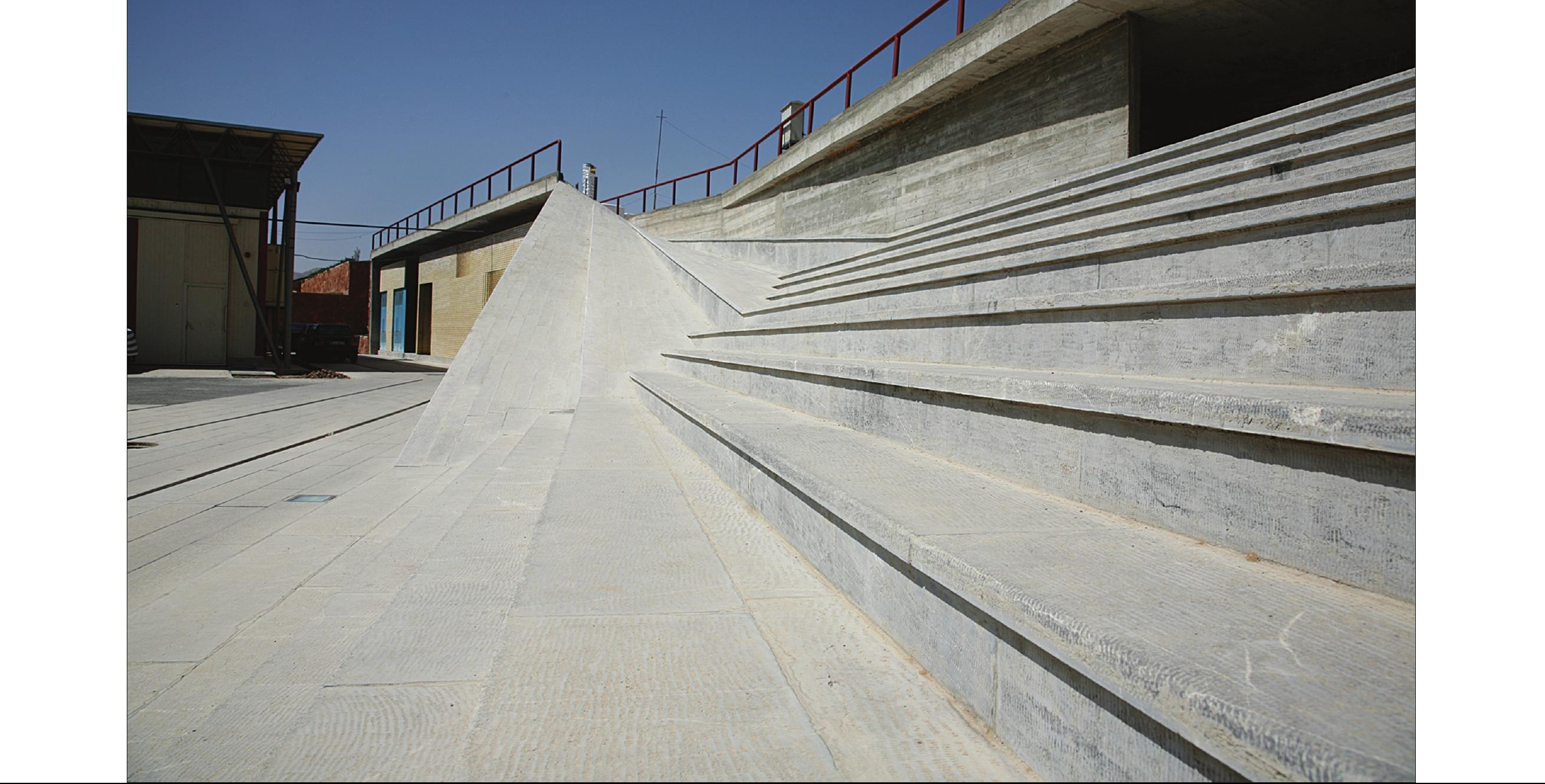 محوطه ساختمان‌های آزمایشگاه و پیش‌انکوباتور شهرک علمی-تحقیقاتی اصفهان