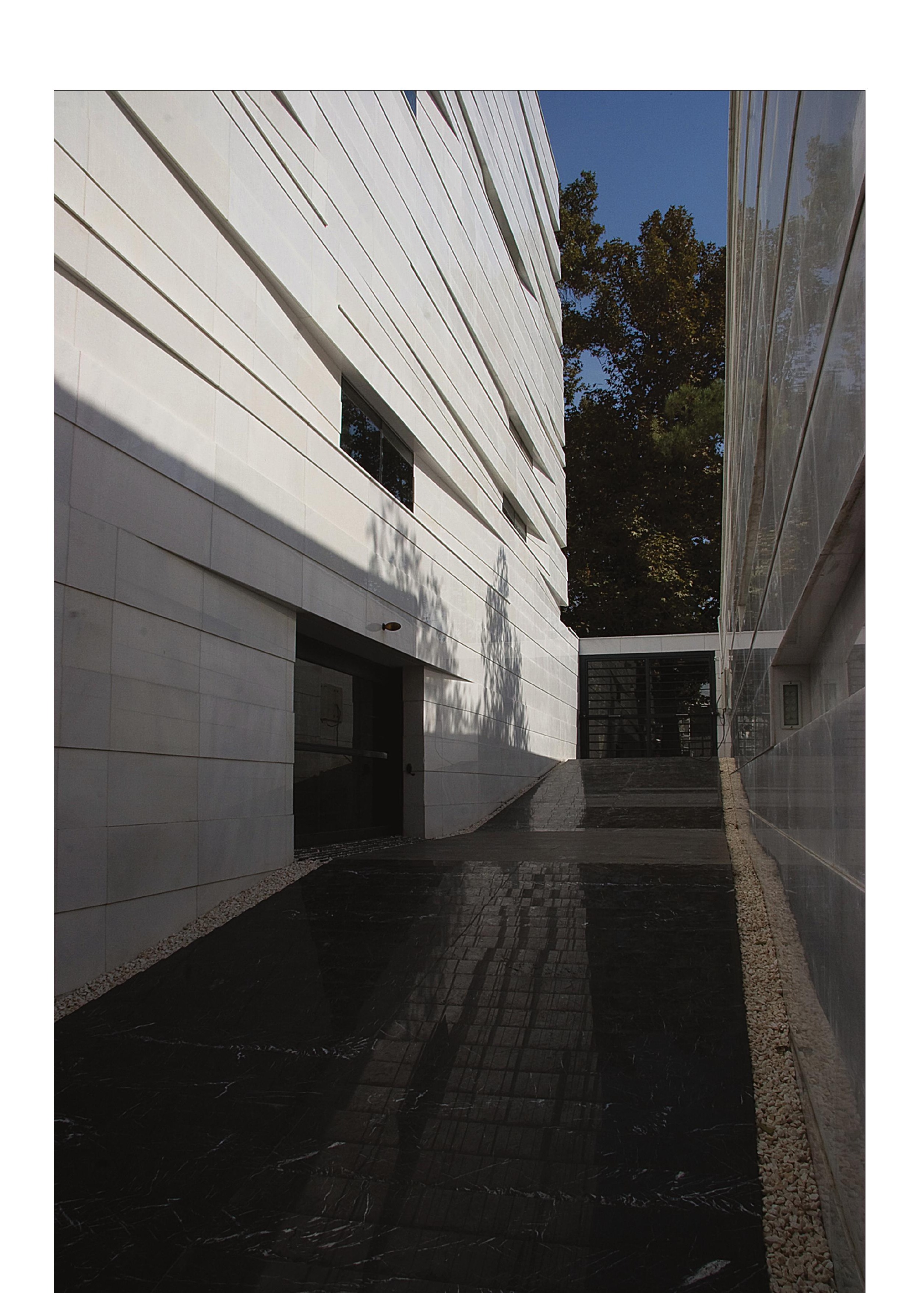 ساختمان تجاری-اداری ولیعصر — مقام اول ساختمان‌های عمومی