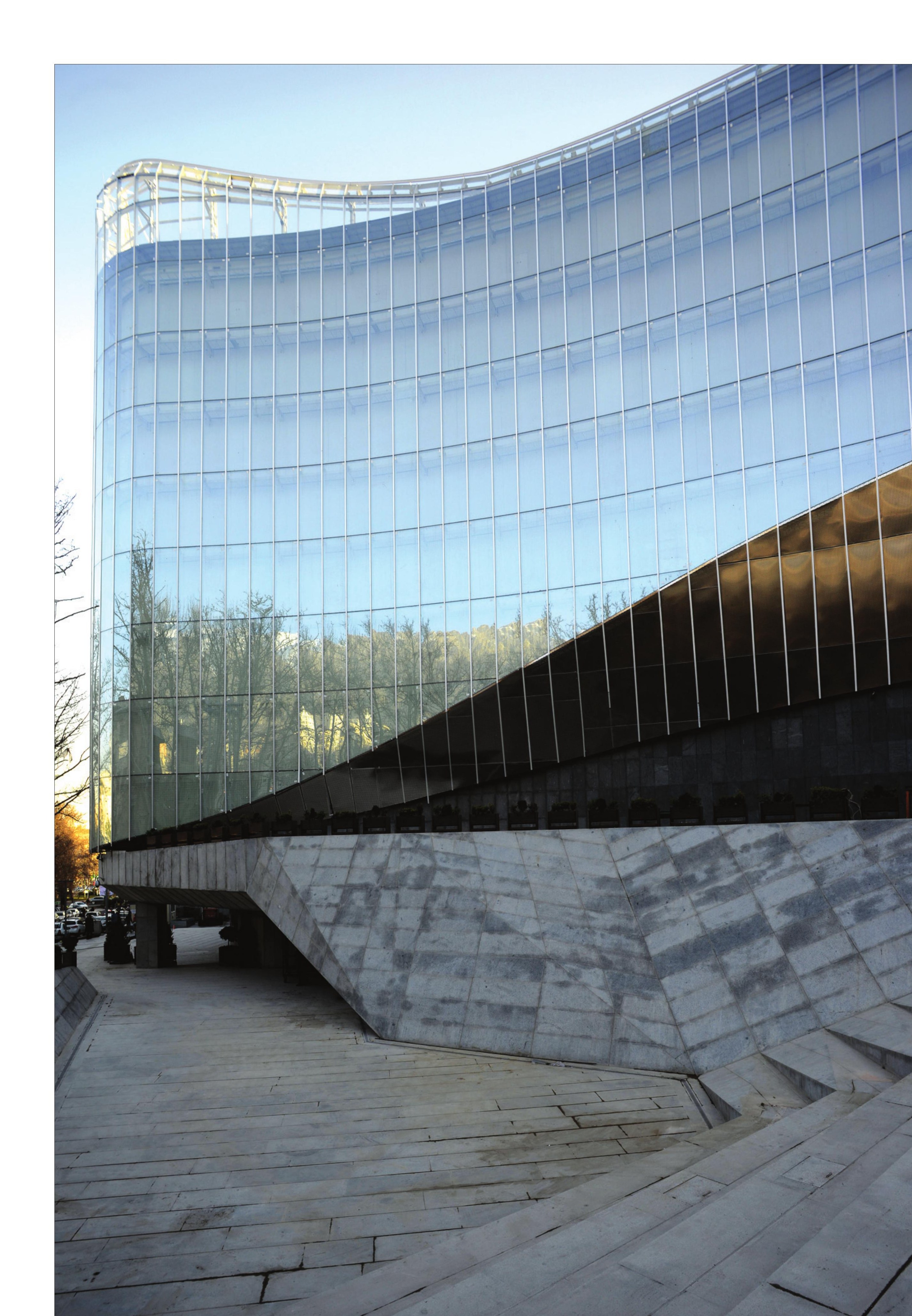 2nd Place (Shared): Arg Shopping Mall Facade and Interior, Tehran
